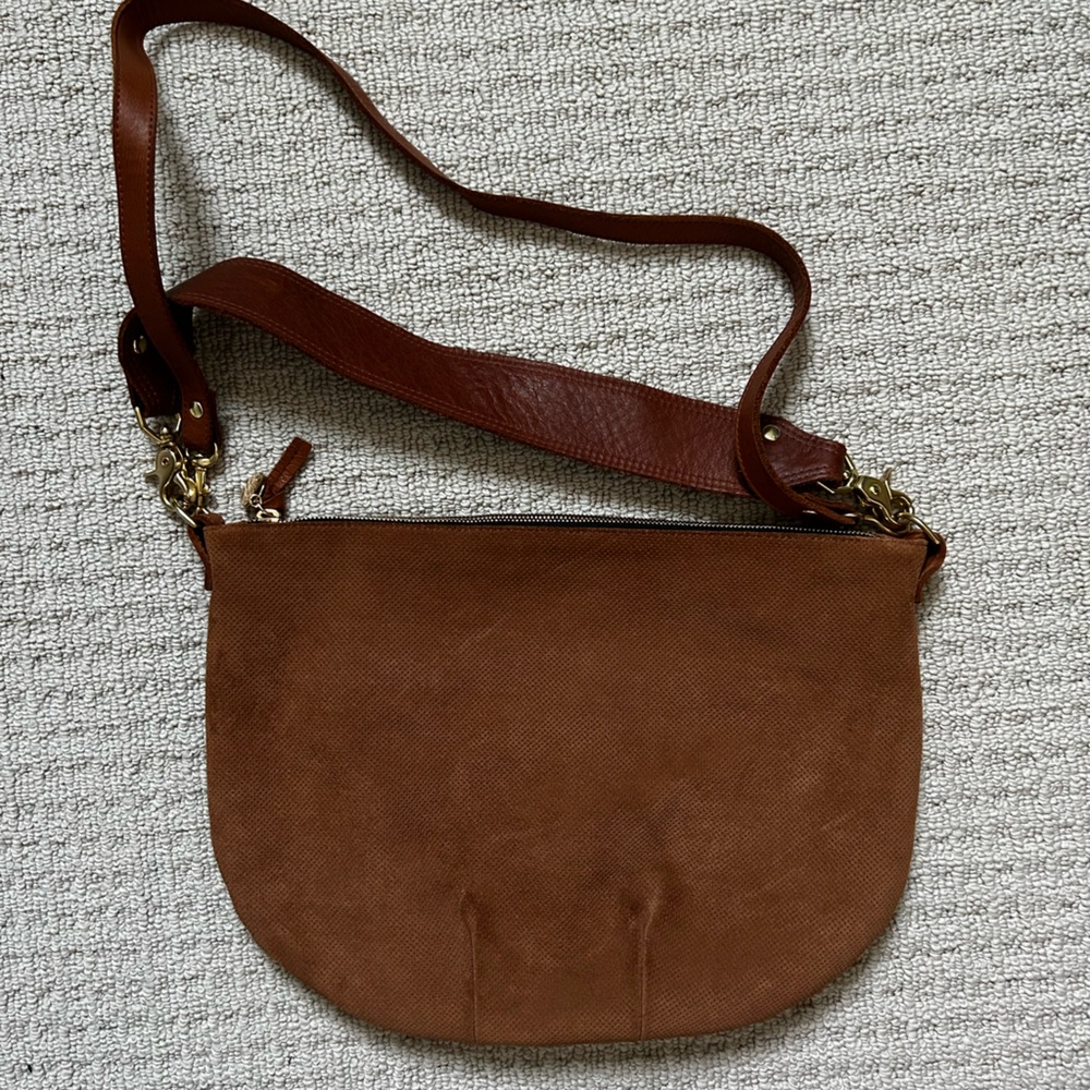 Clare V Tan Perforated Suede Bag with Gold Hardware, Moyen Messenger